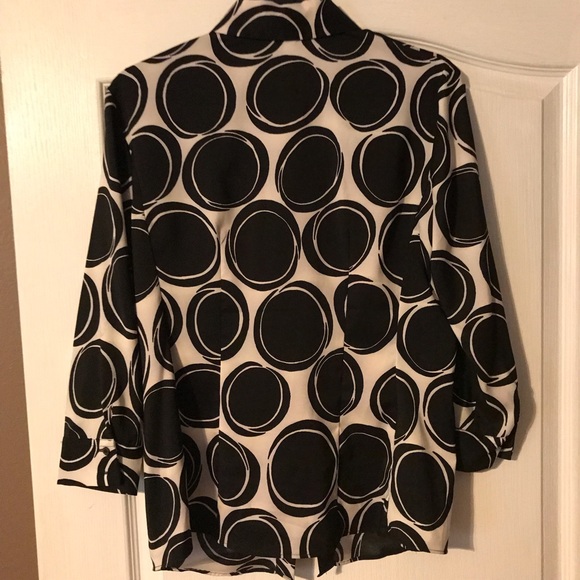 Black & white polka dot button up top in size S. - Picture 2 of 4